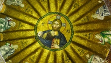 Entre los mosaicos recuperados destaca el magnífico Cristo Pantocrátor de la cúpula, rodeado de los doce apóstoles.